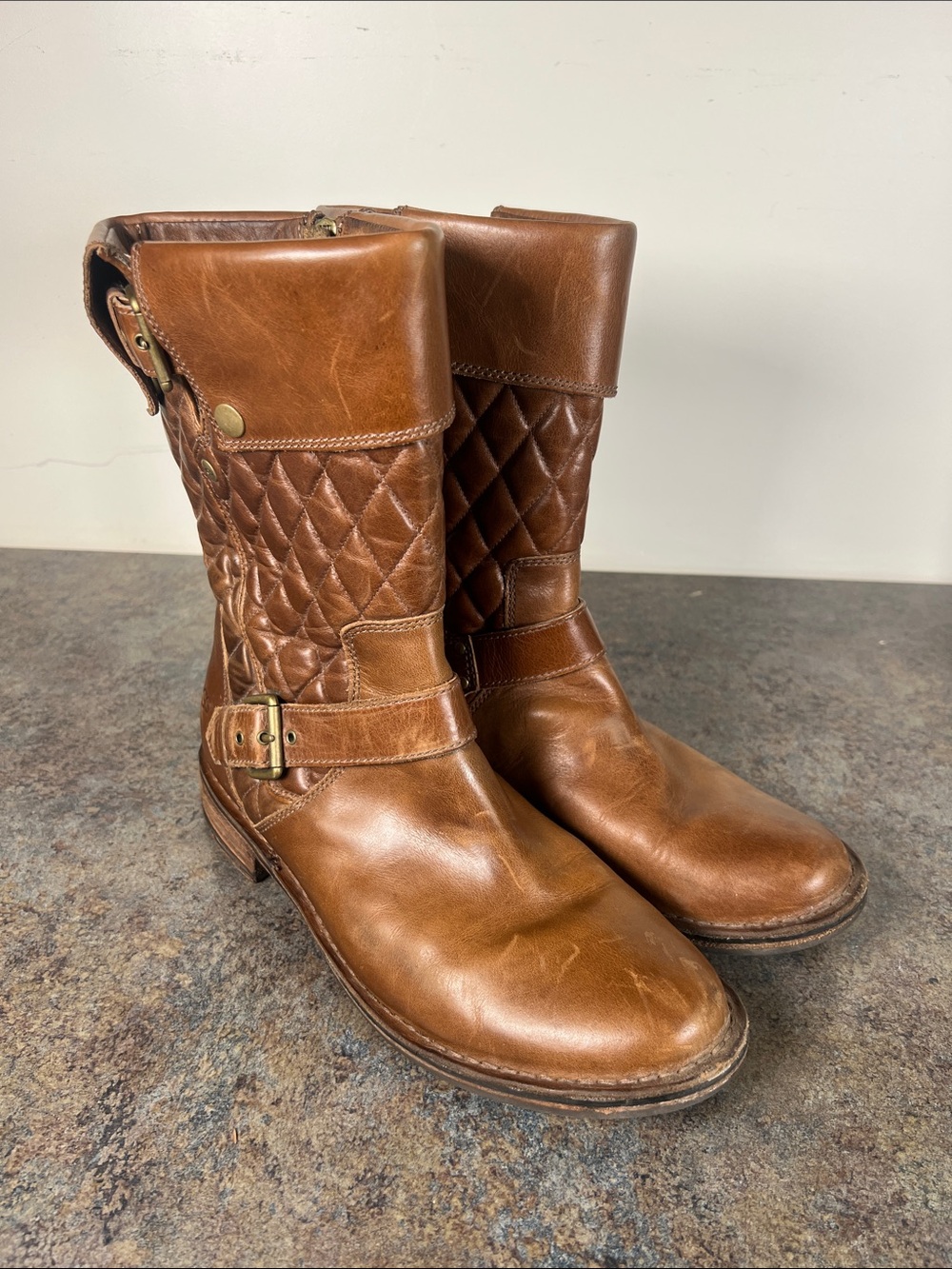 UGG Women's ConorQuilted Leather Riding Boots w/Shearing Foot Fawn Brown Size 10